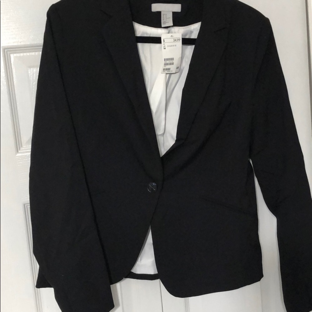 women’s black blazer
